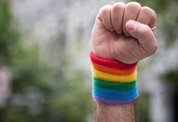 Région Centre-Val de Loire : pourquoi les associations LGBT voient la fréquentation de leurs permanences augmenter ?