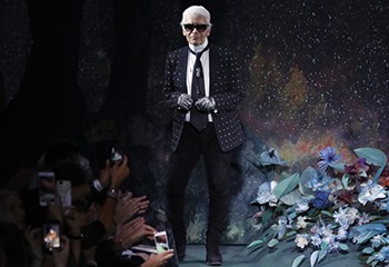 Escorts, mariage pour tous : Karl Lagerfeld, une icône gay controversée