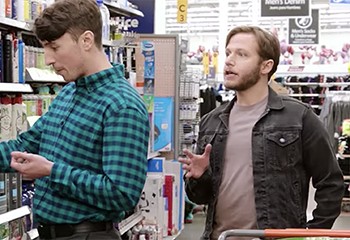 Etats-Unis : Walmart s’attire les foudres d’une association pour une pub avec un couple gay