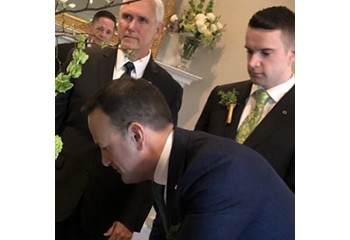 Le premier ministre gay irlandais rencontre Mike Pence accompagné de son petit ami