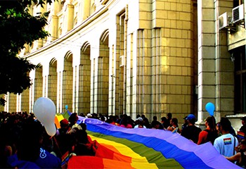 Roumanie : vers un référendum pour interdire le mariage pour tous