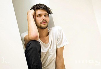 L’acteur Ben Whishaw révèle avoir eu beaucoup de mal à accepter son homosexualité