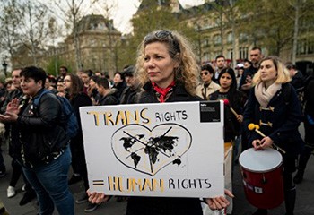 La manifestation contre la transphobie a réuni 400 personnes à Paris