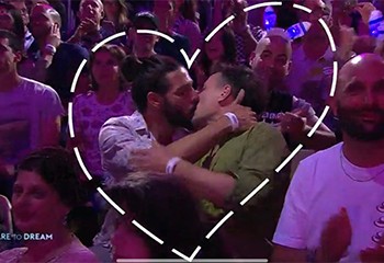 Un baiser gay enflamme la première demi-finale de l’Eurovision