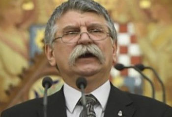 Hongrie Tollé après des propos homophobes du président du Parlement