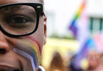 La première marche des fiertés organisée à Saint-Denis pour rappeler que les banlieues « ne sont pas des déserts LGBT+ »
