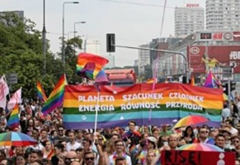 Pologne Des dizaines de milliers de personnes à Varsovie pour l'égalité des personnes LGBT
