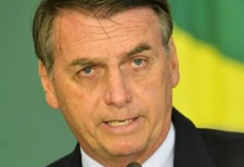 Brésil Bolsonaro critique la Cour suprême pour la criminalisation de l'homophobie