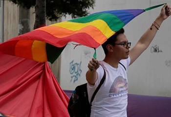 Equateur : la Cour constitutionnelle approuve le mariage homosexuel