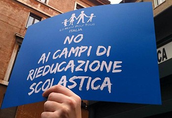 En Italie, les anti-mariage pour tous obtiennent le retrait d'un questionnaire sur l'homophobie