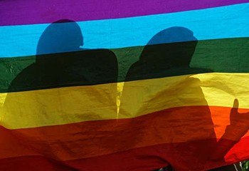 Même si l’homosexualité est mieux acceptée, des poches d’homophobie demeurent en France