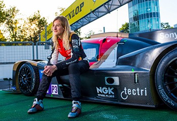 Femme trans’ et pilote de course : Charlie Martin veut « prouver que c’est possible »