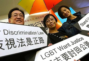 En Chine, faute de mariage pour tous, des LGBT « adoptent » leur partenaire