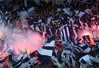 Homophobie dans les stades : Une association LGBT et des ultras des Girondins organisent un match pour « casser les préjugés »