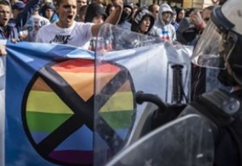 Pologne Gay Pride face à des contre-manifestants ultranationalistes