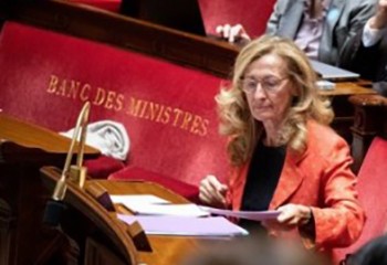 Parentalité La filiation des enfants nés par GPA à l'étranger votée à l'Assemblée contre l'avis du gouvernement