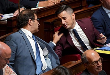 Maxime Minot, député de droite pro-PMA à contre-pied