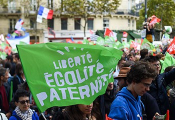 "L'enfant est oublié" : pourquoi ils manifestent contre la PMA pour toutes