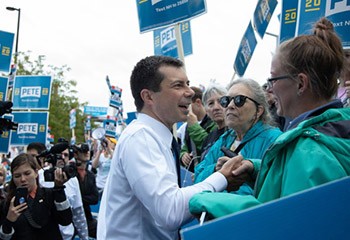 Buttigieg à la rencontre des expats américains en Suisse