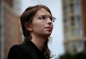 Dans "XY Chelsea", Manning rappelle le calvaire des personnes trans en prison