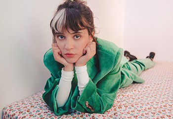 Pomme : « Si je dis que je suis lesbienne, ça va être le titre de l’article »