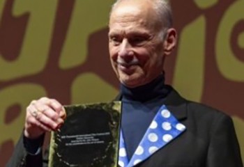 Le réalisateur John Waters distingué de l'Alexandre d'Or pour sa carrière