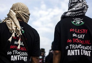 En Indonésie, les personnes LGBT+ subissent l'essor de l'islamisme 