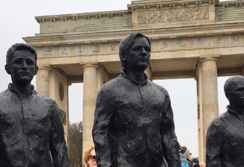 Allemagne : une statue de Chelsea Manning en homme crée la polémique à Berlin