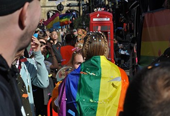 Au Royaume-Uni, les droits LGBT+ relégués au second plan des élections