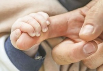 GPA et parent d'intention Les deux membres d’un couple d’hommes peuvent désormais être reconnus comme parents