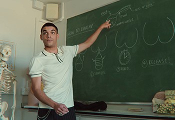La saison 2 de Sex Education montre la sexualité gay comme rarement à la télévision