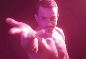 Rick Lous : Gay, sourd et hardeur, il est le sujet d’un documentaire !