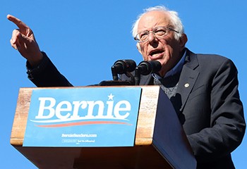 Bernie Sanders dénonce les attaques homophobes visant Pete Buttigieg