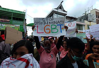 Indonésie : une proposition de loi veut envoyer les personnes LGBT+ dans des centres de réadaptation