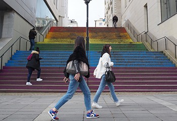 Enquête : à Nantes, les escaliers arc-en-ciel de la discorde