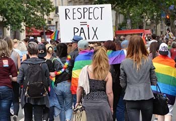 Marches des fiertés : la réponse sèche de l’Inter-LGBT à Marlène Schiappa