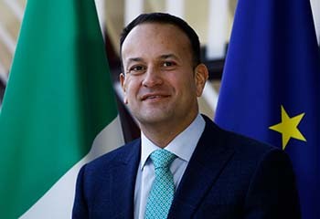 Coronavirus : le Premier ministre gay irlandais Leo Varadkar travaille à nouveau comme médecin