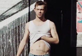 Félix Maritaud en prostitué trash extrêmement séduisant dans « Sauvage »