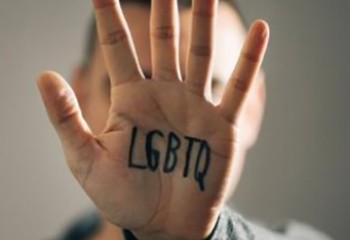 Confinement Lancement d'une application de signalement des violences anti-LGBT