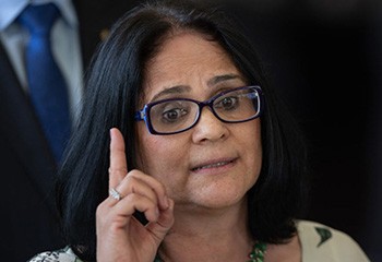 Investiture de Bolsonaro au Brésil : qui est Damares Alves, la ministre chargée des questions LGBT ?