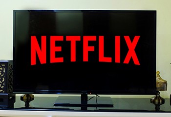 Netflix défend l'inclusion de personnages LGBT+ dans ses programmes