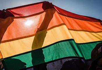Géolocalisation des actes anti-LGBT : pourquoi l'application "Flag!" divise