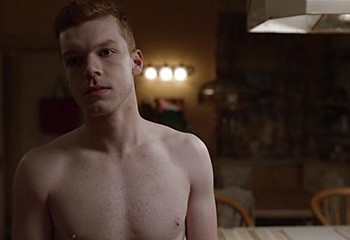 Les photos nu de Cameron Monaghan de «Shameless» au sauna vous feront transpirer !