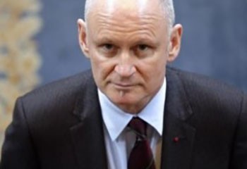 Dénonciation Christophe Girard, accusé d'abus sexuels, dénonce des allégations sans fondement