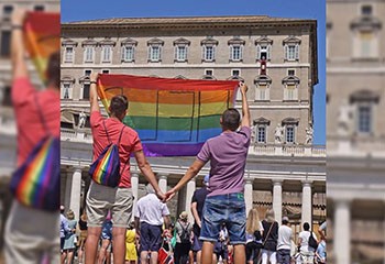 Pologne : un couple gay demande « de l'aide » au Vatican