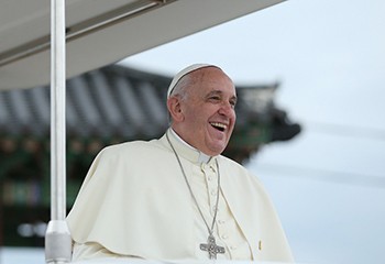 « L’Église aime vos enfants tels qu’ils sont » : le message positif du pape François à des parents d’enfants LGBT+