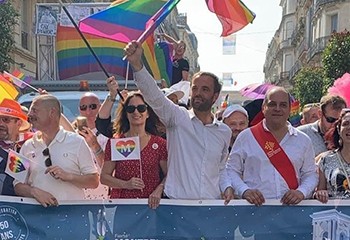 Hussein Bourgi, un militant ouvertement gay, arrive au Sénat