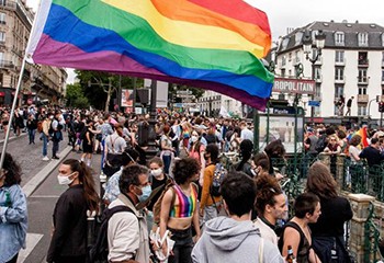 Plan contre la haine LGBT : 150 mesures pour renforcer les droits des lesbiennes, gays, bi et transgenres