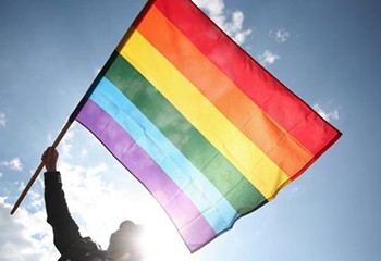 En Égypte, en Pologne et au Japon, les personnes LGBT+ discriminées et marginalisées