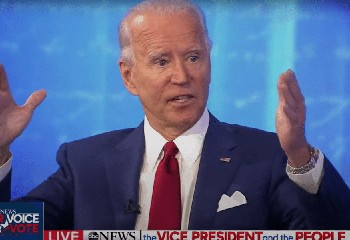 Présidentielle américaine : Joe Biden veut « changer complètement la loi » pour mieux protéger les personnes trans